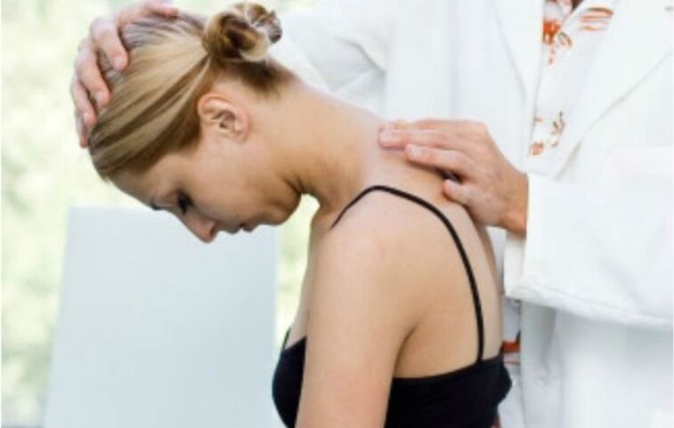 Za odkrivanje osteohondroze hrbtenice zdravnik opravi vizualni pregled